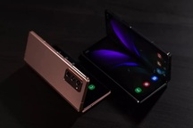 Có giá chát chúa 50 triệu đồng, Galaxy Z Fold2 vẫn “cháy hàng” tại Việt Nam