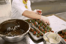 Siêu du thuyền phục vụ 30.000 bữa mỗi ngày, tiêu thụ 6 tấn thịt bò/tuần