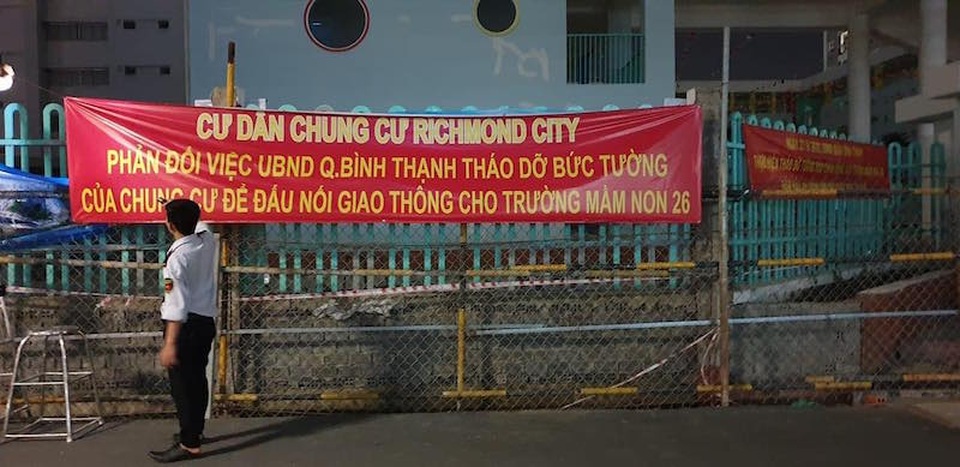Vừa dọn về ở, cư dân tá hoả vì đường nội bộ thành đường công cộng - 2 Vừa dọn về ở, cư dân tá hoả vì đường nội bộ thành đường công cộng - 2