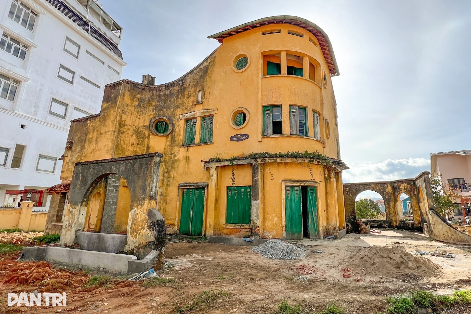 Những ngôi biệt thự cổ ở Đà Lạt xuống cấp, hoang tàn - 2 Những ngôi biệt thự cổ ở Đà Lạt xuống cấp, hoang tàn - 2