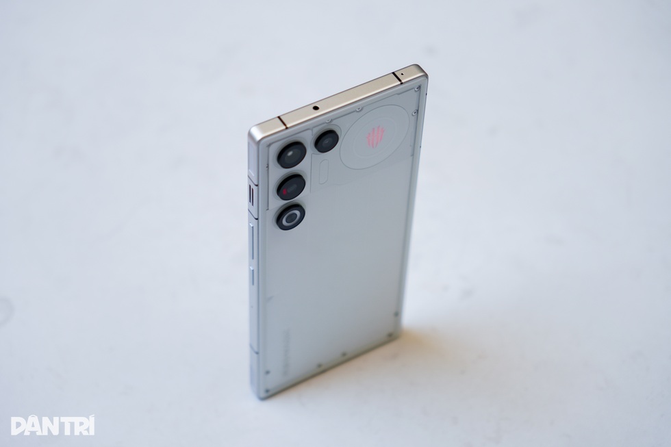 Đánh giá REDMAGIC 11 Air, đối thủ của Samsung Galaxy S25 FE, OPPO Reno15 - 5 Đánh giá REDMAGIC 11 Air, đối thủ của Samsung Galaxy S25 FE, OPPO Reno15 - 5