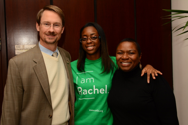 "17 tuổi, tôi bị bạn trai "bán" làm nô lệ tình dục"