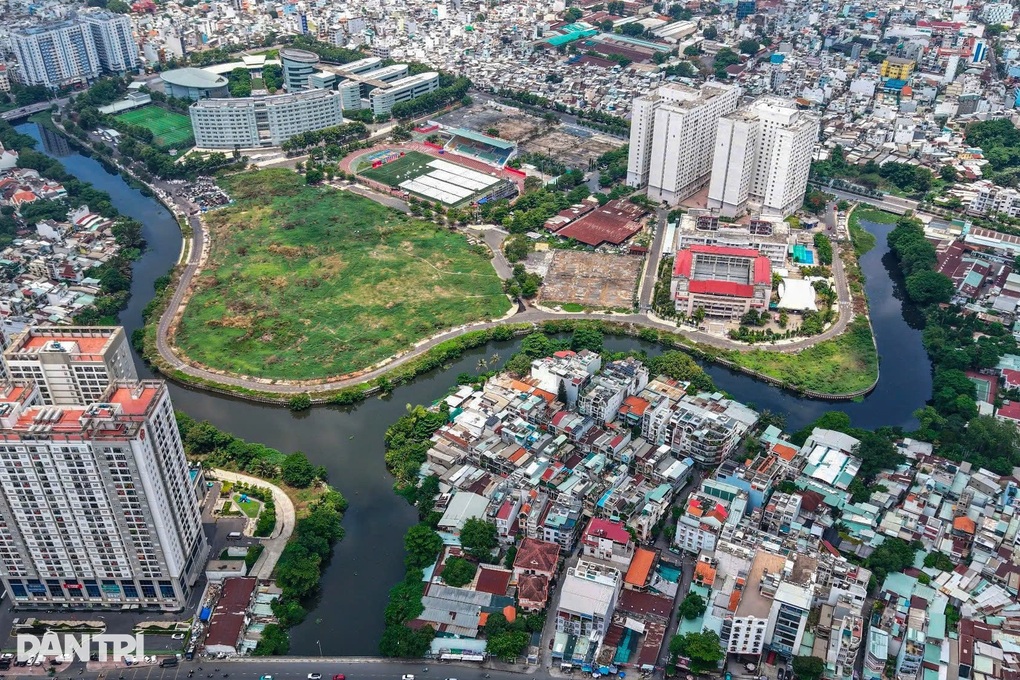 TPHCM cưỡng chế nếu Đại học Văn Lang không giao đất cải tạo rạch Xuyên Tâm - 1 TPHCM cưỡng chế nếu Đại học Văn Lang không giao đất cải tạo rạch Xuyên Tâm - 1