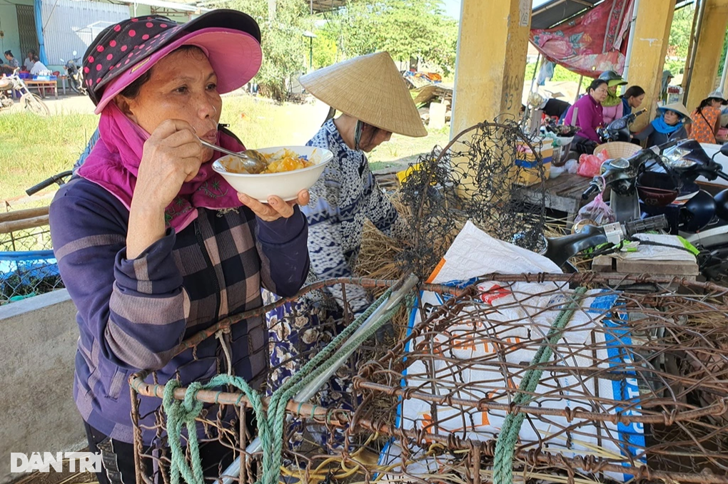 Phiên chợ đặc biệt, có nghề bồng heo độc nhất vô nhị - 5 Phiên chợ đặc biệt, có nghề bồng heo độc nhất vô nhị - 5