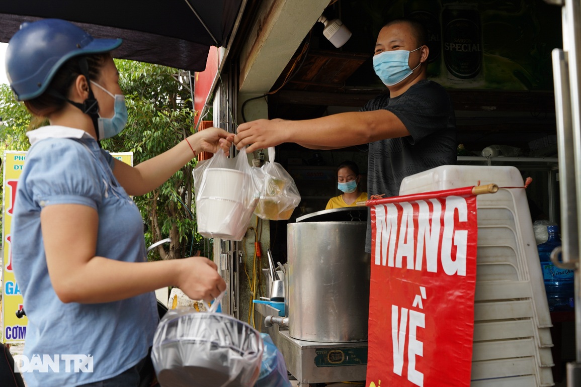 Nhiều quận trung tâm Hà Nội cấm bán hàng ăn uống tại chỗ - 2 Nhiều quận trung tâm Hà Nội cấm bán hàng ăn uống tại chỗ - 2