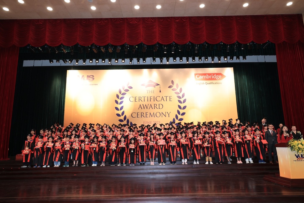 VUS trao chứng chỉ Cambridge và IELTS tháng 6 cho 1.710 học viên - 4 VUS trao chứng chỉ Cambridge và IELTS tháng 6 cho 1.710 học viên - 4