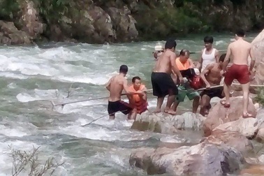 Chuyện kể của nhóm người mắc kẹt 10 ngày băng rừng vượt lũ