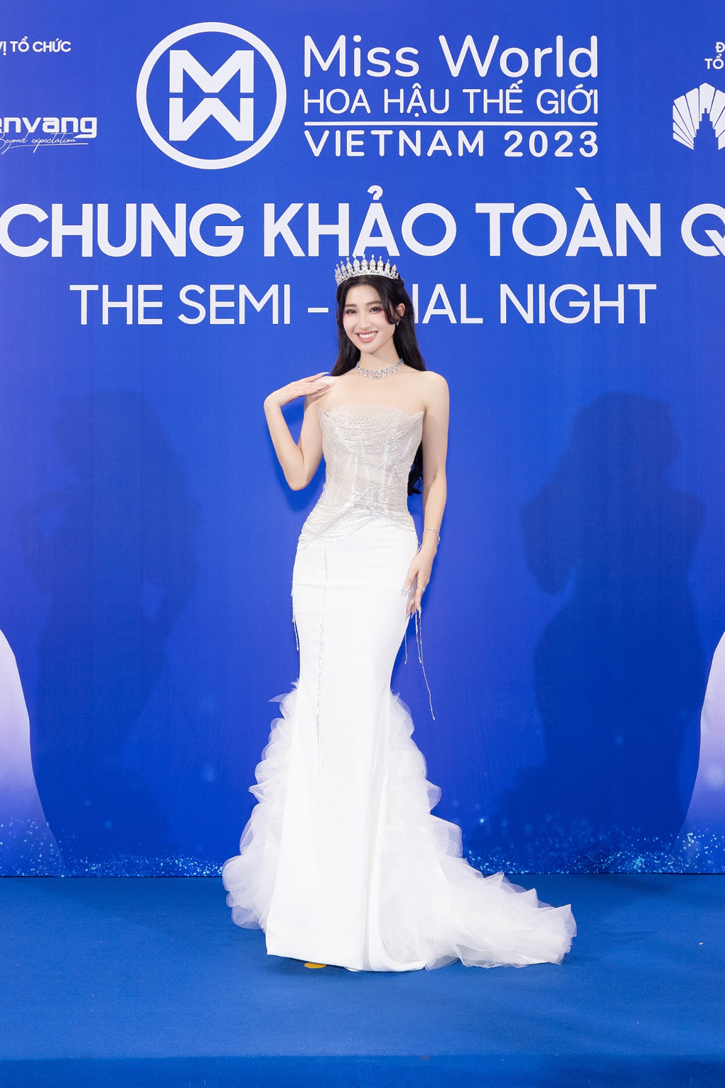 Á hậu Phương Nhi khoe đường cong gợi cảm trong trang phục của Lê Ngọc Lâm - 7 Á hậu Phương Nhi khoe đường cong gợi cảm trong trang phục của Lê Ngọc Lâm - 7