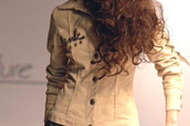 Khám phá bản thân qua cuộc thi thiết kế thời trang