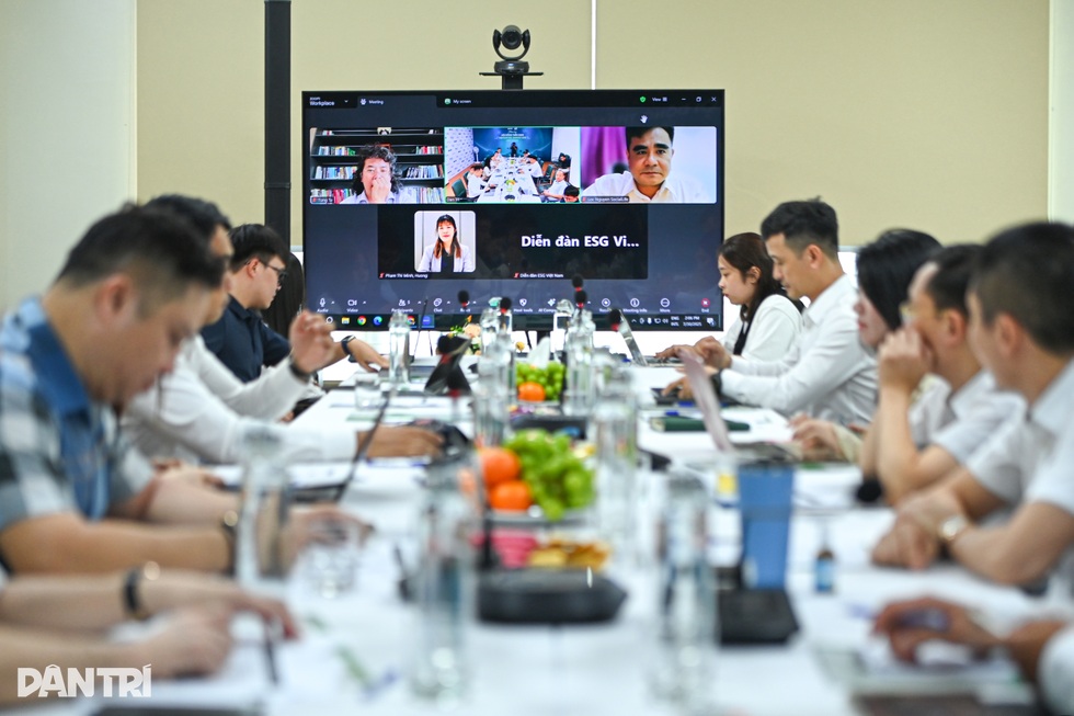 Hội đồng Thẩm định thảo luận sôi nổi về Vietnam ESG Awards 2025 - 2 Hội đồng Thẩm định thảo luận sôi nổi về Vietnam ESG Awards 2025 - 2