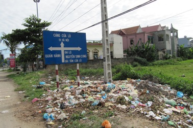 Cửa Lò ngập trong rác