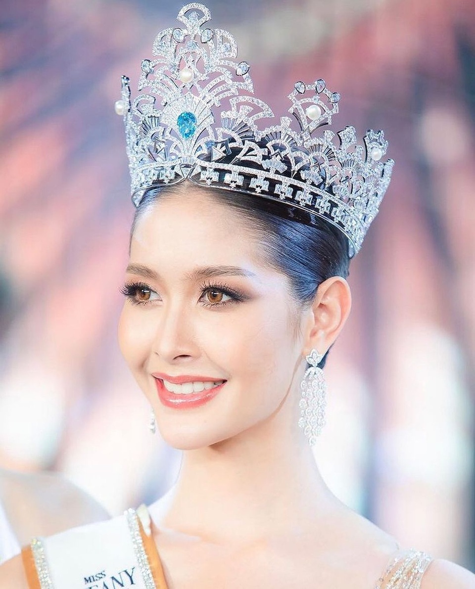 Ngoại hình xinh đẹp và gợi cảm của tân hoa hậu chuyển giới Thái Lan - 3 Ngoại hình xinh đẹp và gợi cảm của tân hoa hậu chuyển giới Thái Lan - 3
