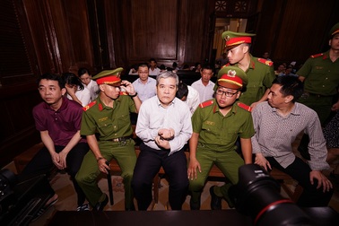 Cận cảnh các bị cáo trong phiên khai mạc xử vụ VN Pharma sáng nay