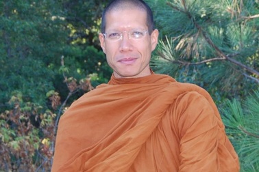 Con trai độc nhất của tỷ phú Malaysia từ bỏ gia sản kếch xù để đi tu