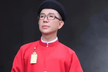 Ca sĩ Long Nhật từng suýt bị đuổi việc vì đình công, chê lương thấp