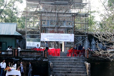 Bảo tồn thử nghiệm mộ vua Tự Đức bằng công nghệ quốc tế