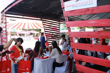 Sinh viên tìm kiếm cơ hội thực tập tại Hành trình Khởi nghiệp