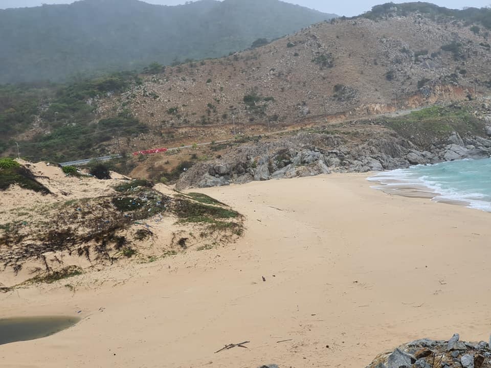 Hàng trăm người thu gom 30 tấn rác, giải cứu bãi biển xinh đẹp - 12 Hàng trăm người thu gom 30 tấn rác, giải cứu bãi biển xinh đẹp - 12