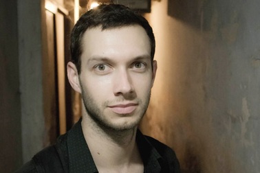 Bán dạo áo phông còn kiếm được nhiều tiền hơn... nhạc sỹ?