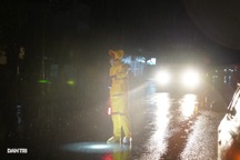 Dòng phương tiện phải quay đầu tránh bão số 9, quốc lộ 1 tắc dài