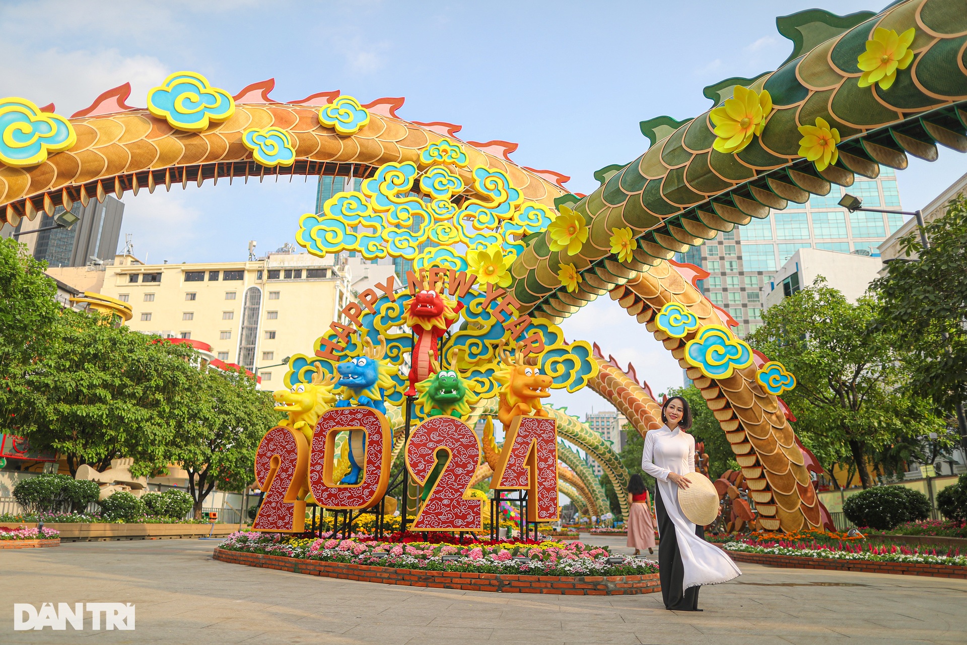 Diện mạo đường hoa Nguyễn Huệ trước ngày mở cửa - 2 Diện mạo đường hoa Nguyễn Huệ trước ngày mở cửa - 2