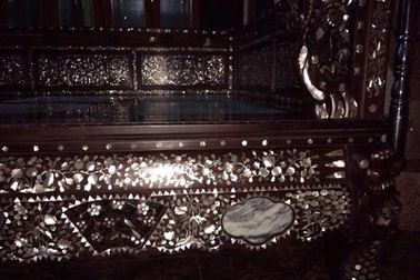 Giường “công chúa”, gối gỗ sưa của đại gia Kinh Bắc