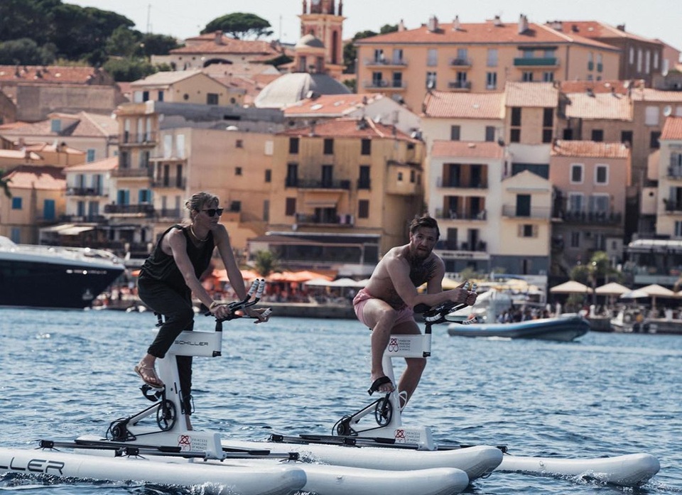 Conor McGregor đua xe đạp nước cùng Vương phi Monaco - 1 Conor McGregor đua xe đạp nước cùng Vương phi Monaco - 1