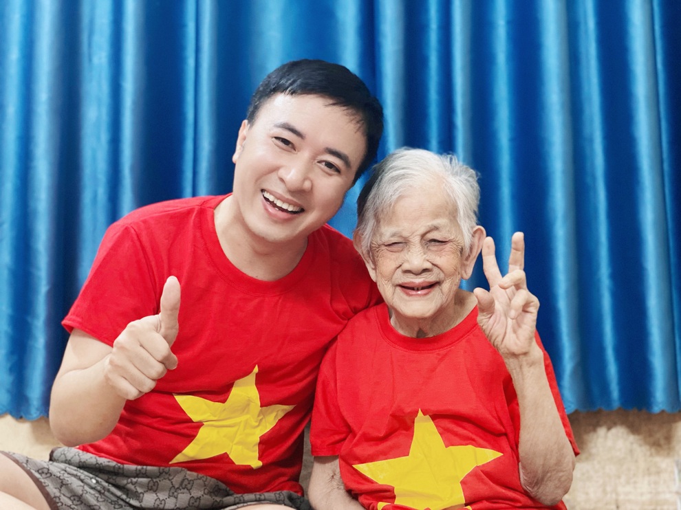 Cụ bà 95 tuổi nổi tiếng được cư dân mạng gọi bằng cái tên Cô gái Việt Nam - 1 Cụ bà 95 tuổi nổi tiếng được cư dân mạng gọi bằng cái tên Cô gái Việt Nam - 1