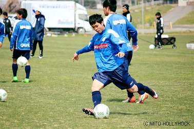Công Phượng dự bị, Mito Hollyhock thất thủ trên sân nhà
