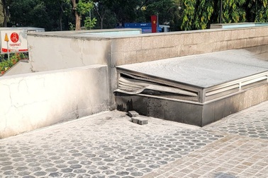 Tạm giữ người phụ nữ mang xăng phóng hỏa chung cư ở TPHCM