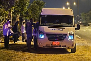 Xe khách 16 chỗ chở tới 20 người