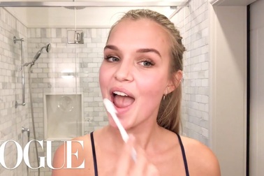 Josephine Skriver hướng dẫn làm đẹp