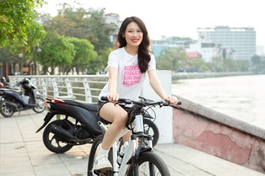 Dịch vụ thuê xe đạp Hồ Tây "hút" khách vượt xa xe đạp công cộng