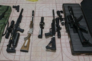 Nhập lậu súng đồ chơi "độ" thành vũ khí, bán xuyên quốc gia