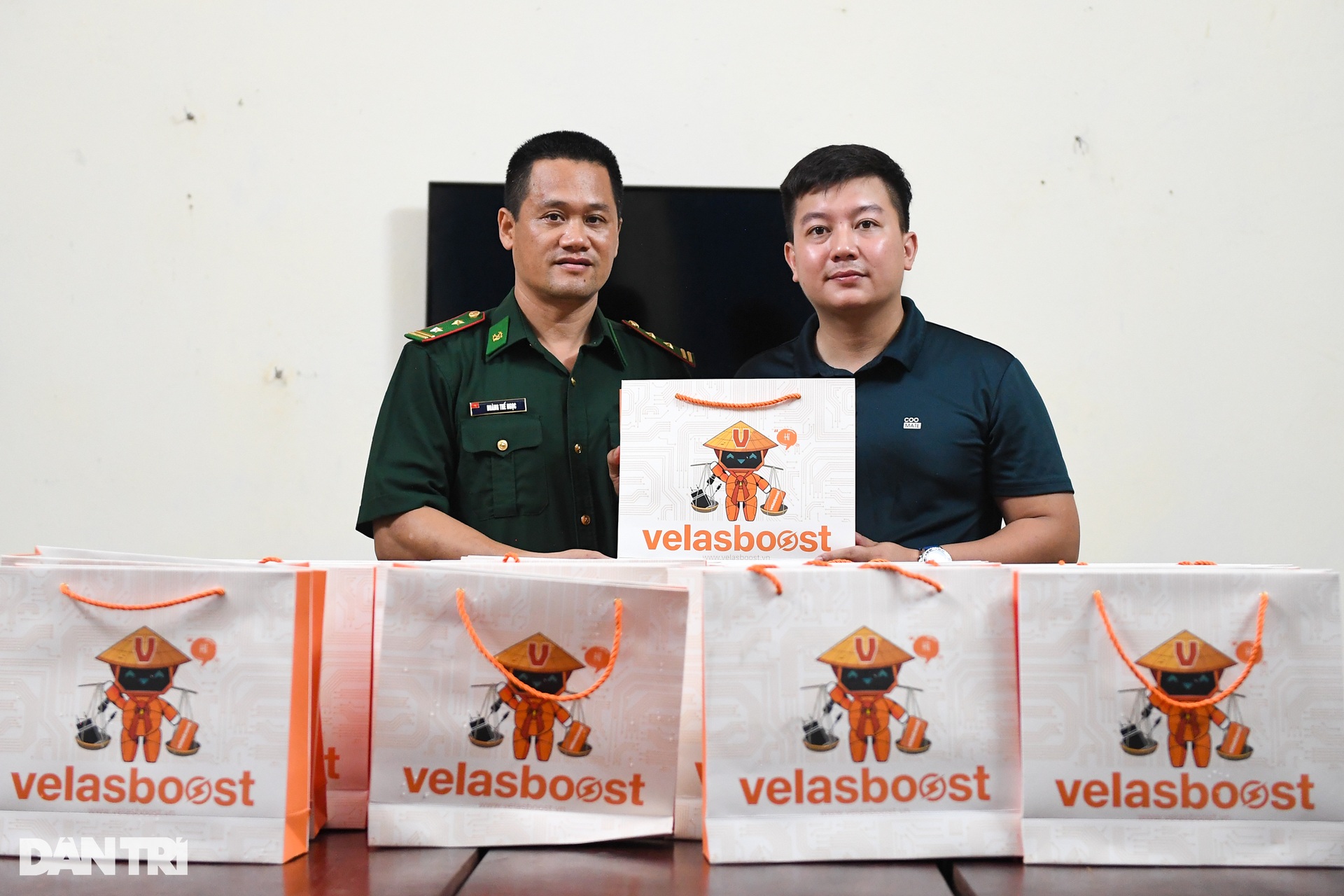 Vượt núi, băng sông tiếp sức cho đồng bào nơi phên dậu Tổ quốc - 11 Vượt núi, băng sông tiếp sức cho đồng bào nơi phên dậu Tổ quốc - 11