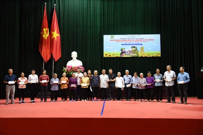 Báo Dân trí tặng 50 suất quà đến các gia đình chính sách tại Thái Bình