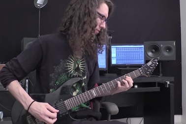 Tái hiện bản nhạc chuông quen thuộc trên iPhone theo phong cách rock