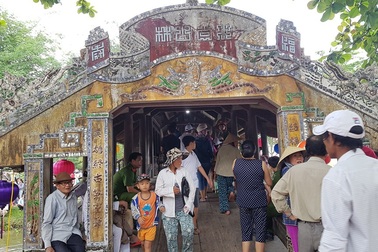 Độc đáo “Chợ quê ngày hội” cầu ngói Thanh Toàn