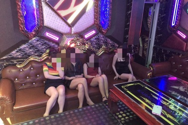 Lại phát hiện 14 “nam thanh nữ tú” sử dụng ma túy trong quán karaoke