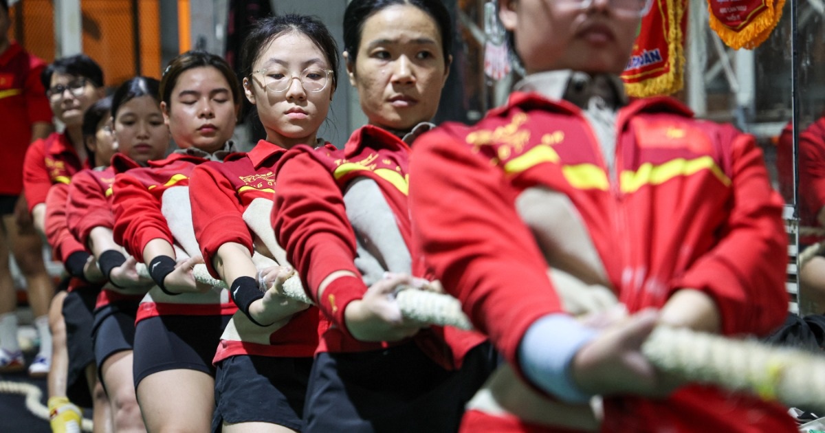 Lò luyện kéo co Việt Nam ngày đêm chuẩn bị cho SEA Games đầu tiên