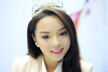 “Sự khắt khe của công chúng sẽ có lợi cho tân Hoa hậu Việt Nam”