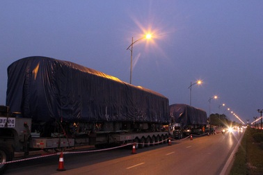 Cận cảnh tàu Cát Linh - Hà Đông trước giờ cẩu lên ray đường sắt