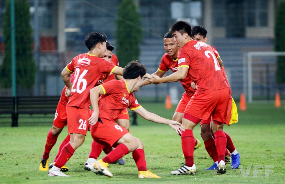 Đội tuyển Việt Nam tập bài lạ, HLV Park Hang Seo chơi xấu Quế Ngọc Hải - 2