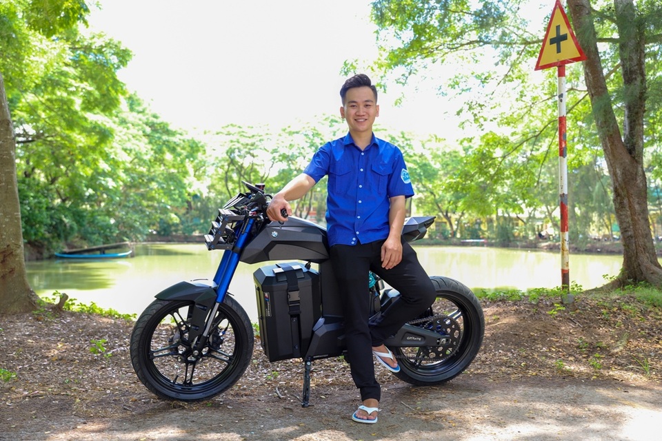 Sinh viên ĐH Trà Vinh tự chế xe điện mang “hơi thở” BMW - 4 Sinh viên ĐH Trà Vinh tự chế xe điện mang “hơi thở” BMW - 4