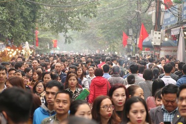 Đề xuất không nghỉ bù Tết Nguyên đán thu hút bạn đọc tranh luận