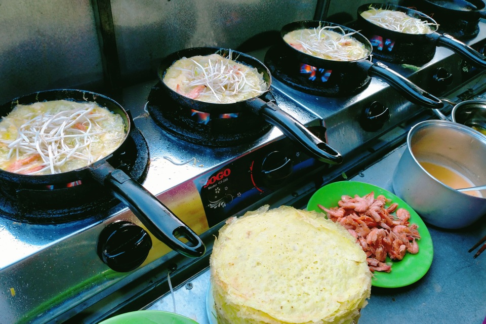 Bánh xèo Đà Nẵng có gì khiến thực khách mê mẩn không quên? - 4 Bánh xèo Đà Nẵng có gì khiến thực khách mê mẩn không quên? - 4