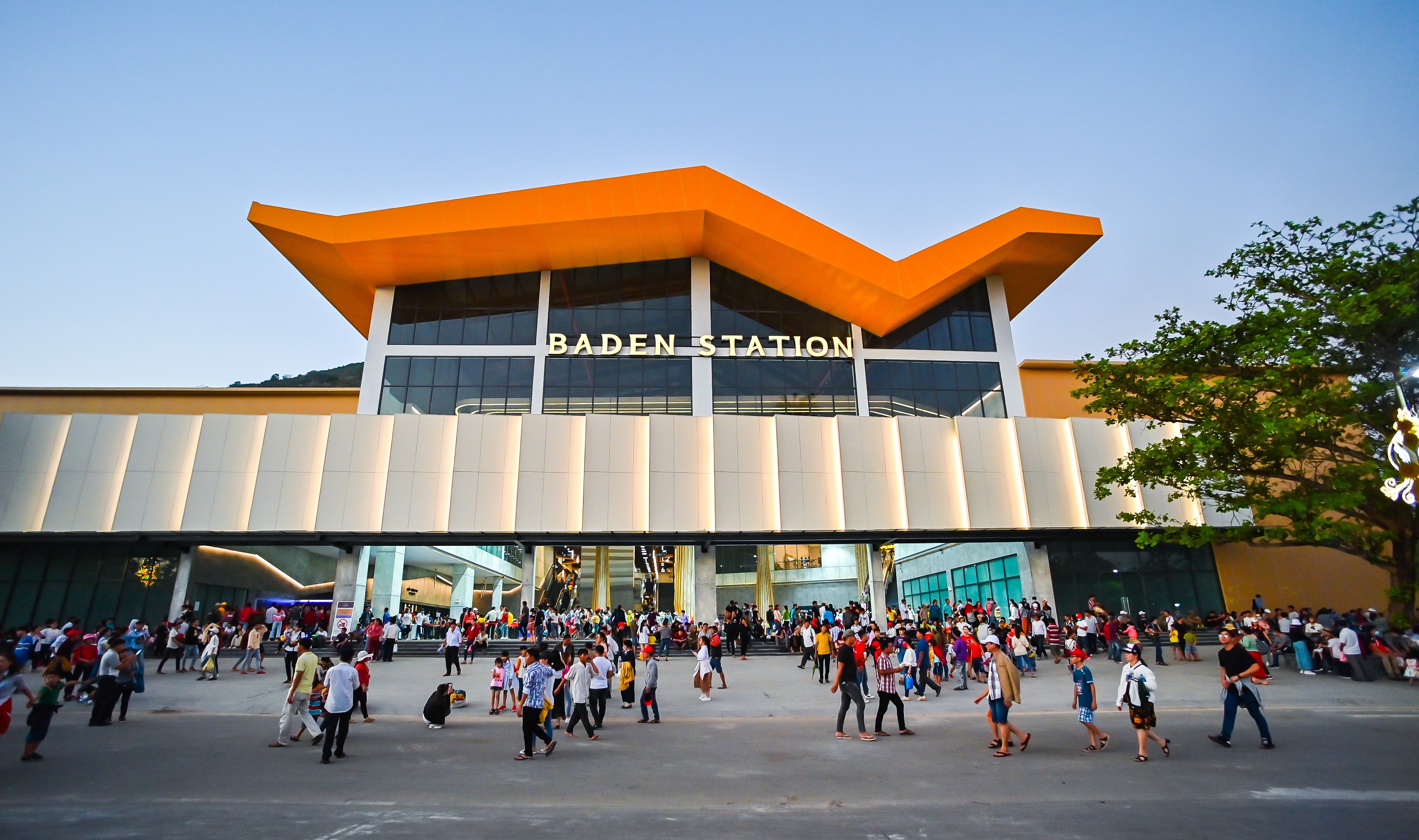 ພູບ່າແດນກາຍເປັນຈຸດໝາຍປາຍທາງອັນດັບຕົ້ນຂອງພາກໃຕ້ພາຍຫຼັງ 5 ປີແຫ່ງການເປີດສາຍລົດສາຍໄຟ - 3 Núi Bà Đen thành điểm đến hàng đầu Nam Bộ sau 5 năm khai trương cáp treo - 3