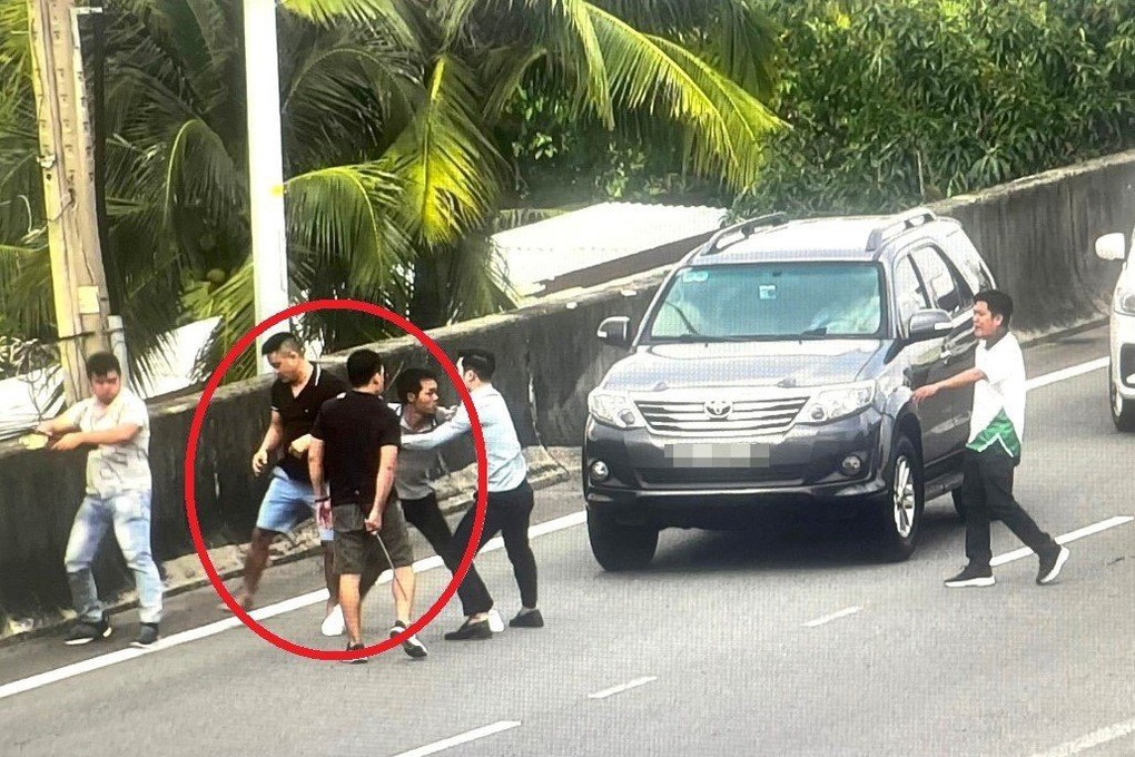 Chặn xe, đánh người ở cao tốc Long Thành - Dầu Giây vì xin vượt không được? - 1 Chặn xe, đánh người ở cao tốc Long Thành - Dầu Giây vì xin vượt không được? - 1