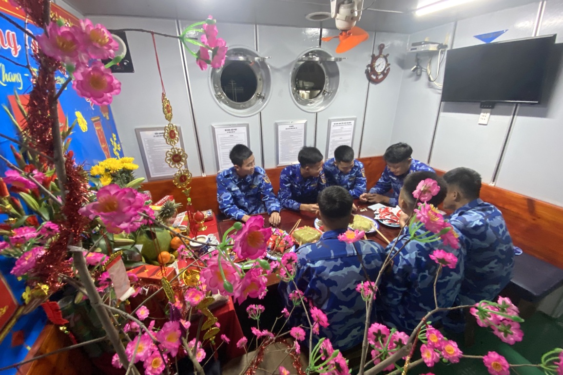 Đón Tết nơi đầu sóng ngọn gió - 8 Đón Tết nơi đầu sóng ngọn gió - 8