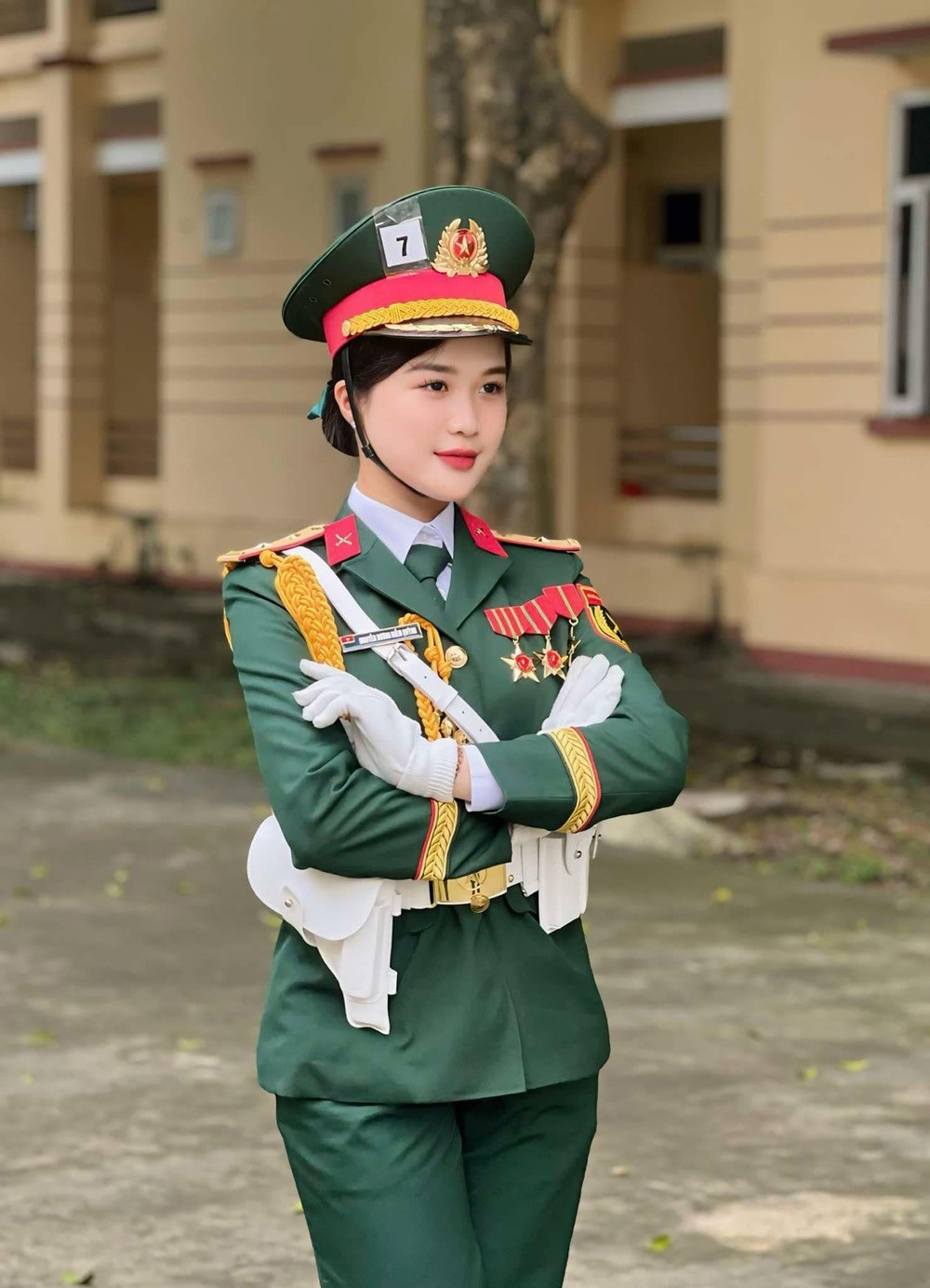 Nhan sắc xinh đẹp của nữ Trung úy tham gia diễu binh sáng 30/4